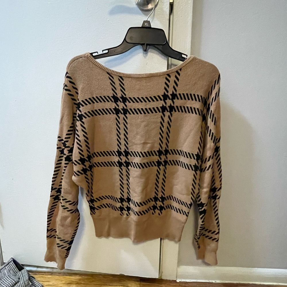 Express Sweater - Picture 3 of 3